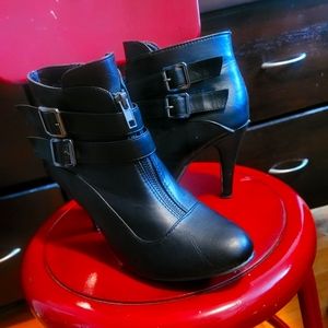 Woman's size 9 ankle boots